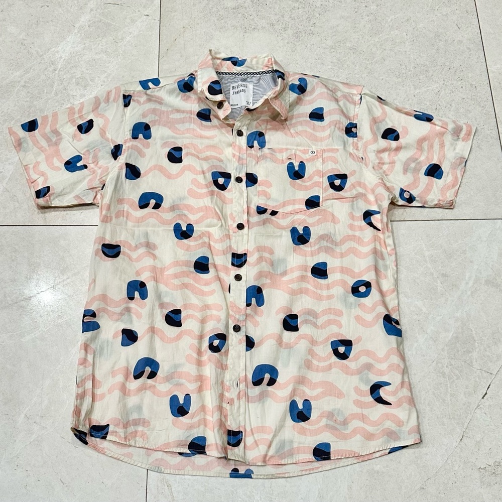 REVERSE THREADS BUTTON DOWN